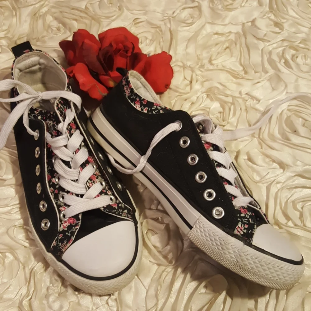 Deb Womens Sneakers Black Floral Sz 7 - Picture 2 of 9